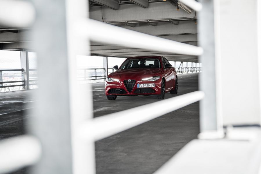  Alfa Romeo Giulia B-Tech (952) 2018 года  (фото 2 из 19)